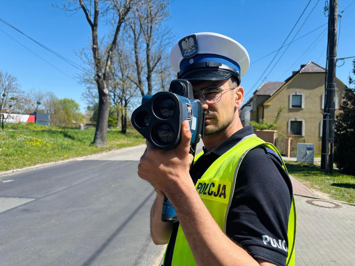zdjęcie: policjant ruchu drogowego
