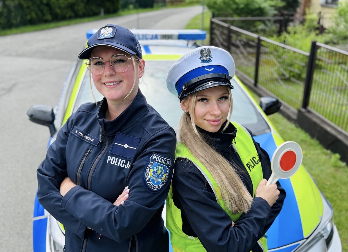 policjantki i radiowóz