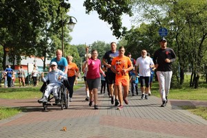 bieg z pochodnią strzegących praw na rzecz olimpiad specjalnych