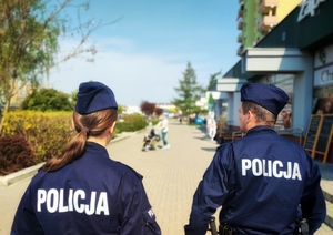 policjanci na służbie