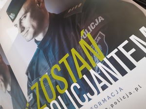 Policjanci rozmawiali z uczniami kozielskiej Żeglugi o kulturze za kierownicą i służbie w Policji