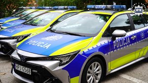 zdjęci kolorowe - nowe radiowozy policyjne