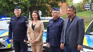 zdjęci kolorowe - nowe radiowozy policyjne