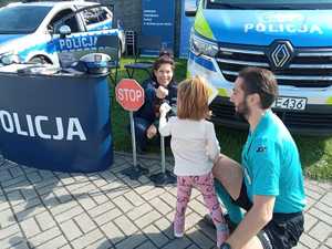 funkcjonariusze na pikniku rodzinnym