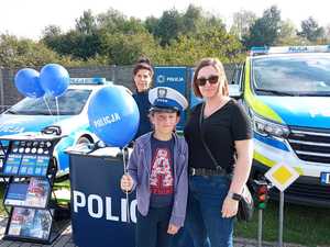 funkcjonariusze na pikniku rodzinnym