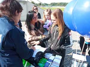 funkcjonariusze na pikniku rodzinnym