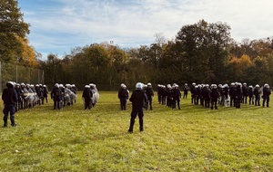 funkcjonariusze podczas szkolenia