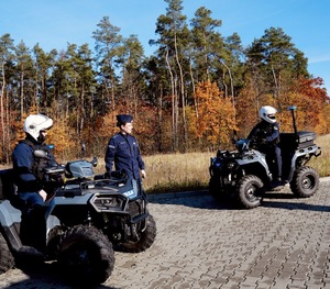 funkcjonariusze policji w trakcie ćwiczeń