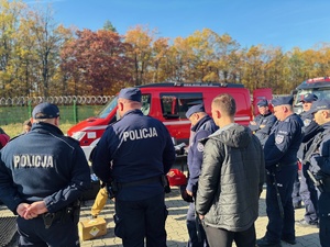 funkcjonariusze policji w trakcie ćwiczeń
