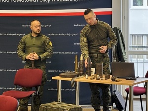 Funkcjonariusze w trakcie szkolenia