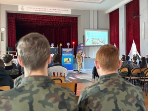 Funkcjonariusze w trakcie uroczystego rozpoczęcie kampanii