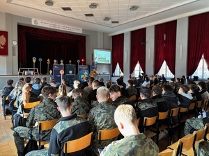 Funkcjonariusze w trakcie uroczystego rozpoczęcie kampanii