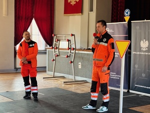 Funkcjonariusze w trakcie uroczystego rozpoczęcie kampanii