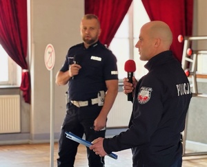 Funkcjonariusze w trakcie uroczystego rozpoczęcie kampanii