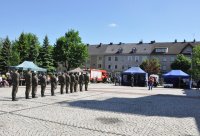 Uczniowie klas mundurowych prezentują swoje umiejętności z zakresu musztry