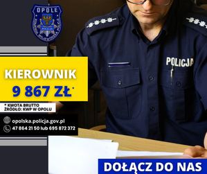 Zdjęcie przedstawia planszę z zarobkami policjantów.